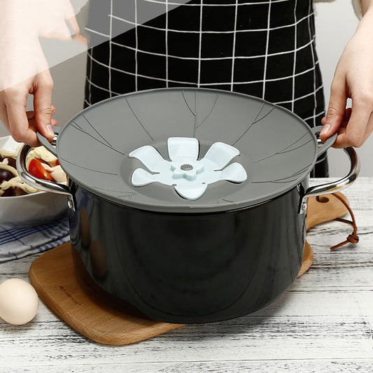 Avoid messy spill overs when boiling or cooking your meals. This handy lid will save you dirty stove tops